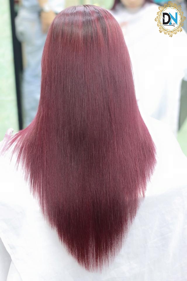 Duỗi tóc kết hợp với màu nhuộm nâu đỏ rất trẻ trung, hiện đại