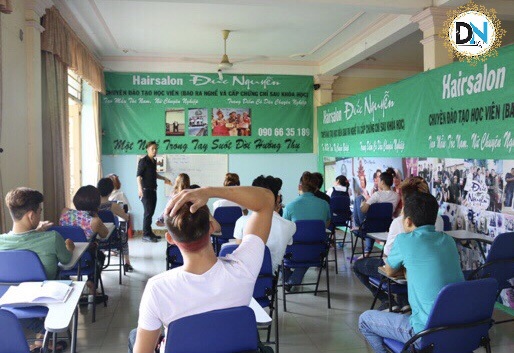chương trình dạy lý thuyết về cắt tóc tại Hair salon Đức Nguyễn