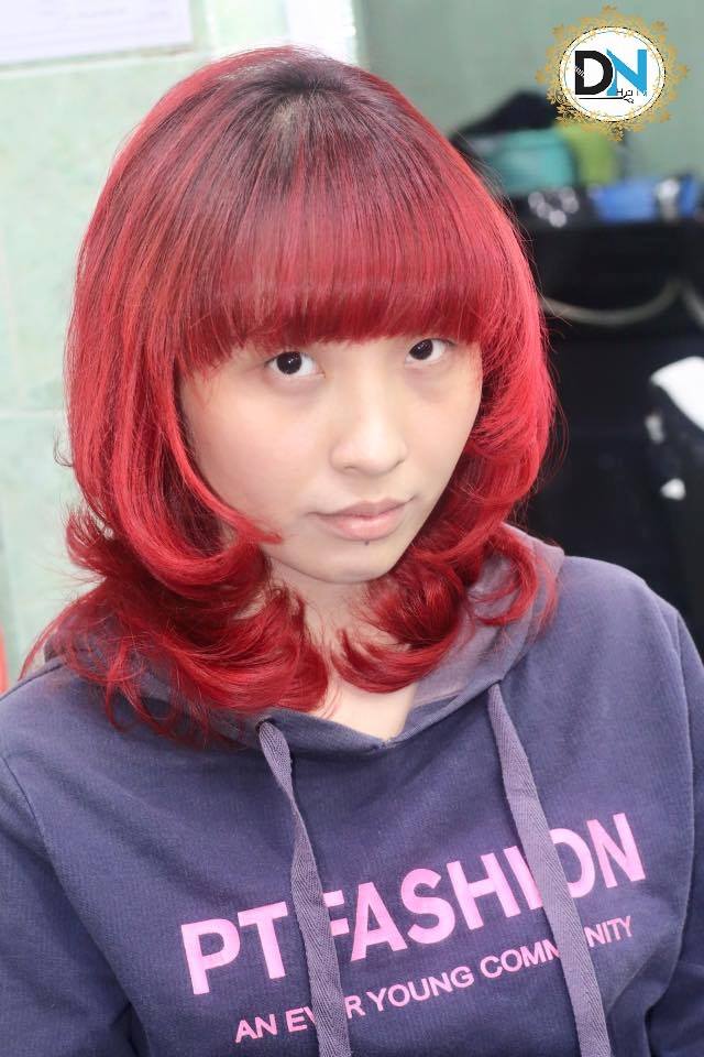 nhuộm tóc màu đỏ giúp bạn nữ nổi bật và trẻ trung hơn