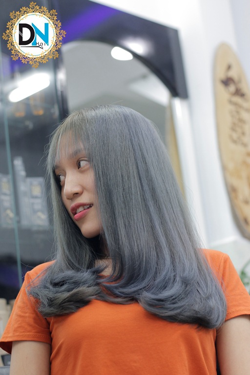 nhuộm tóc nữ màu xám là xu hướng nhuộm tóc mới của năm 2018